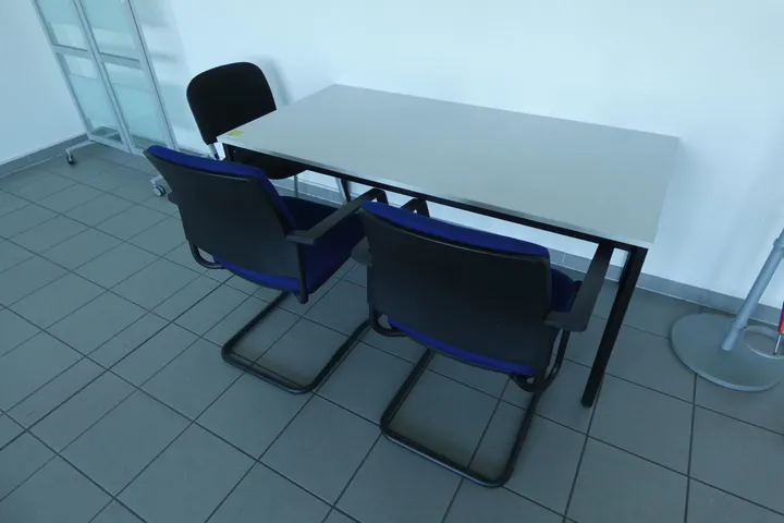 Tisch mit 3x Stuhl Maße in cm ca. 160 x 80